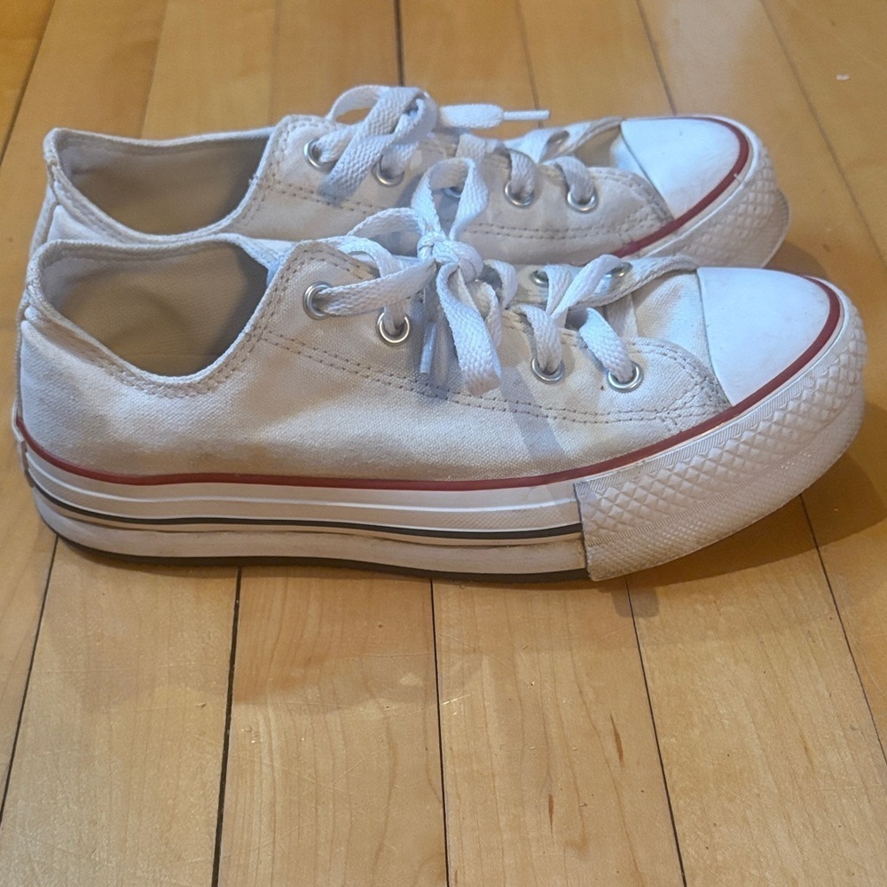 Stylish White Kids Converse All Star Sneakers with Red Accents girls size 4 - Picture 3 of 9